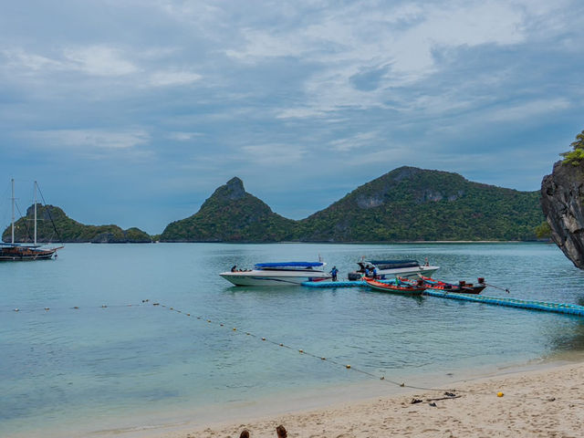 ผาจันทร์จรัส หมู่เกาะอ่างทอง 🏝️🌊