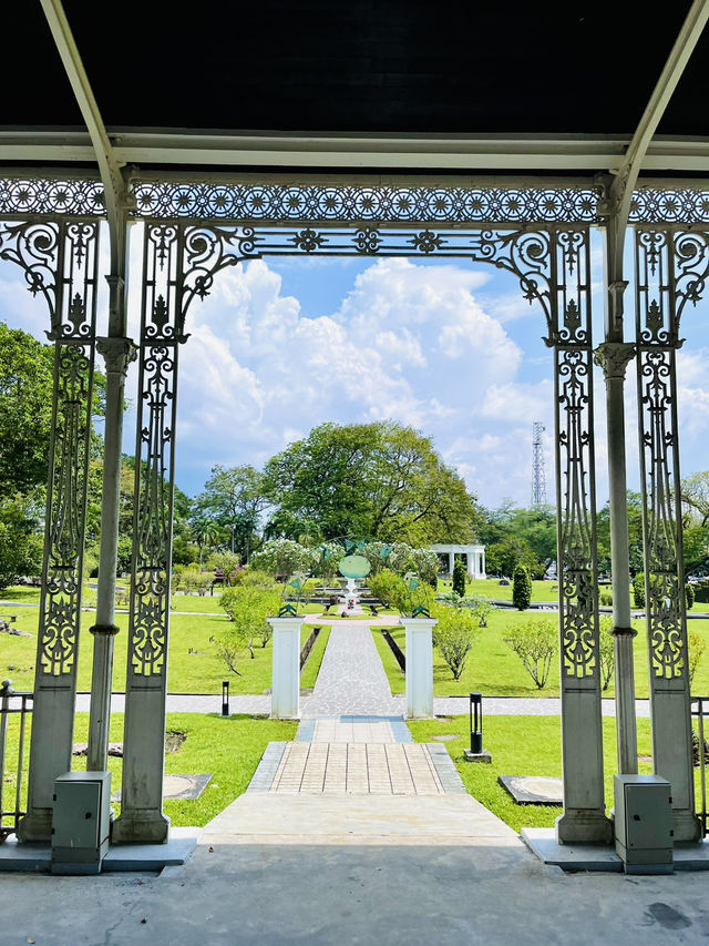 Tugu Pahlawan Garden: Colonial Oasis Beside the Old Sarawak Museum