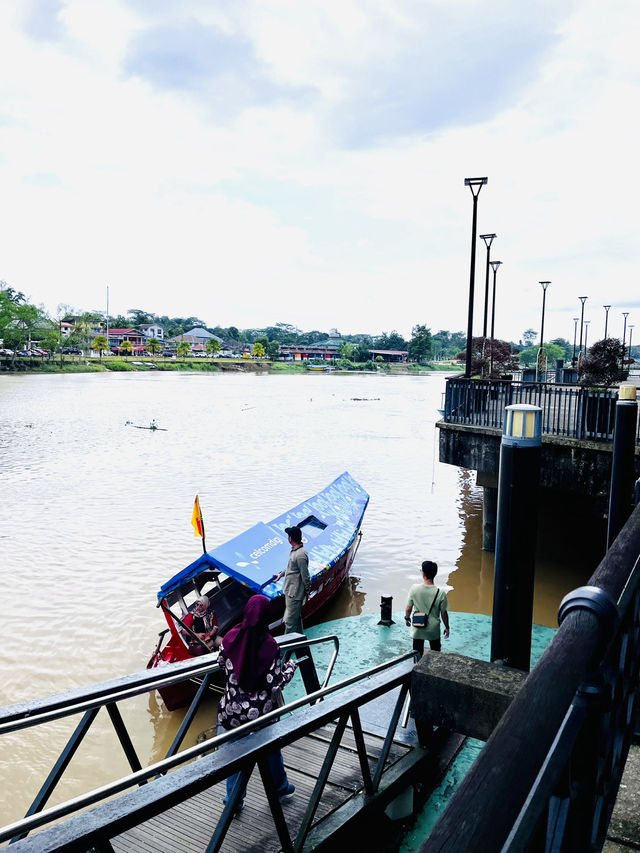 Kuching Waterfront Esplanade – A Scenic Must-Visit Along the Sarawak River