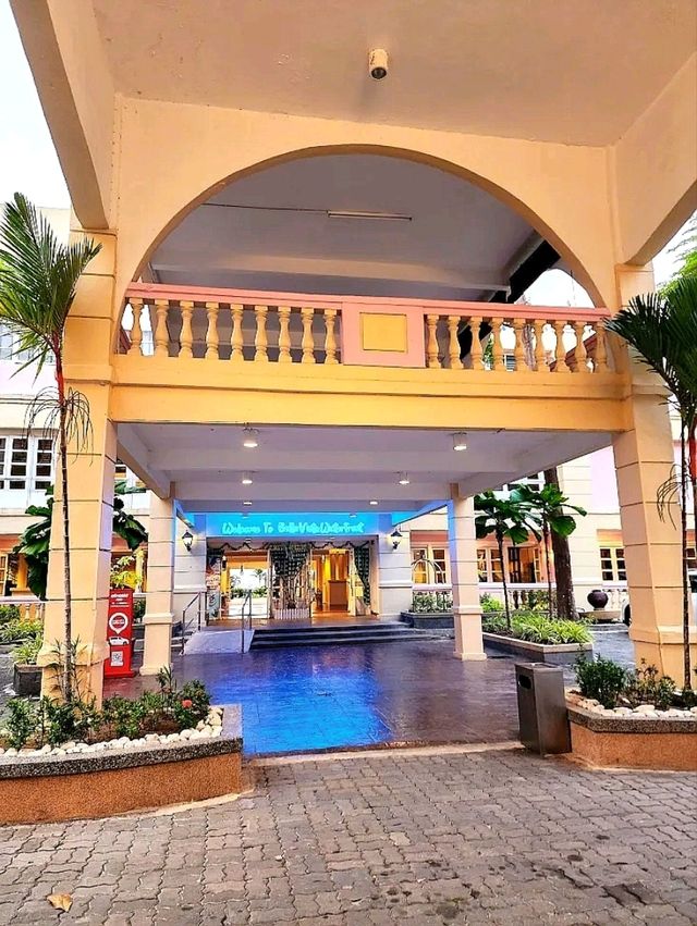 “Bella Vista Waterfront Resort: A Seaside Sanctuary with Panoramic Views in Kuah”