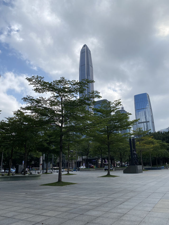 從領展中心城走幾步，就可以看到這美麗的向日葵花海🌻