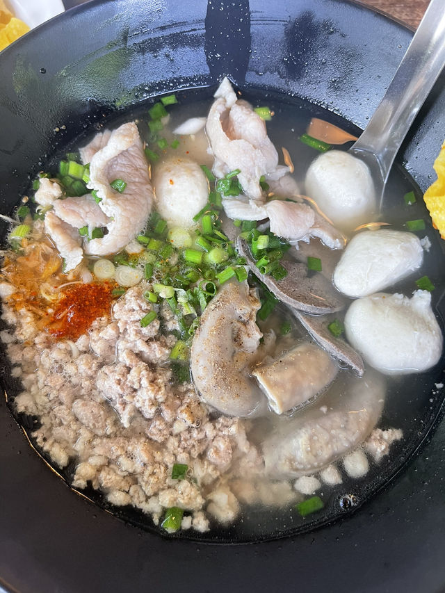 มิถุนา ก๋วยเตี๋ยวต้มยำที่ใช้มะนาวสดๆ 🍋‍🟩