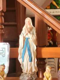 ความสงบและศักดิ์สิทธที่ Our Lady of Lourdes Chapel