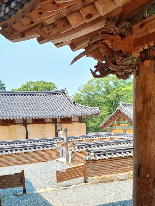 자연과 어우러진 고요한 산사