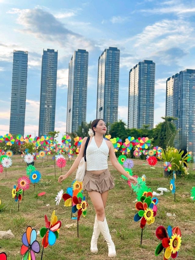 Check in ngọn đồi chong chóng siu xinh mới toanh vừa xuất hiện tại Sài Gòn 📸