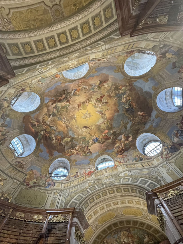 【オーストリア🇦🇹世界遺産の図書館】