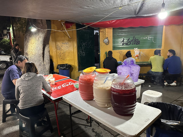 【Hot Dogs El Chino｜深夜に食べる、チーズたっぷり“全部のせ”ホットドッグ🌭】
