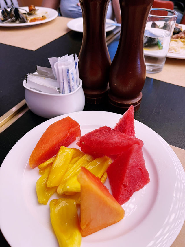 “Delicious Variety at Evolution Cafe’s Buffet”