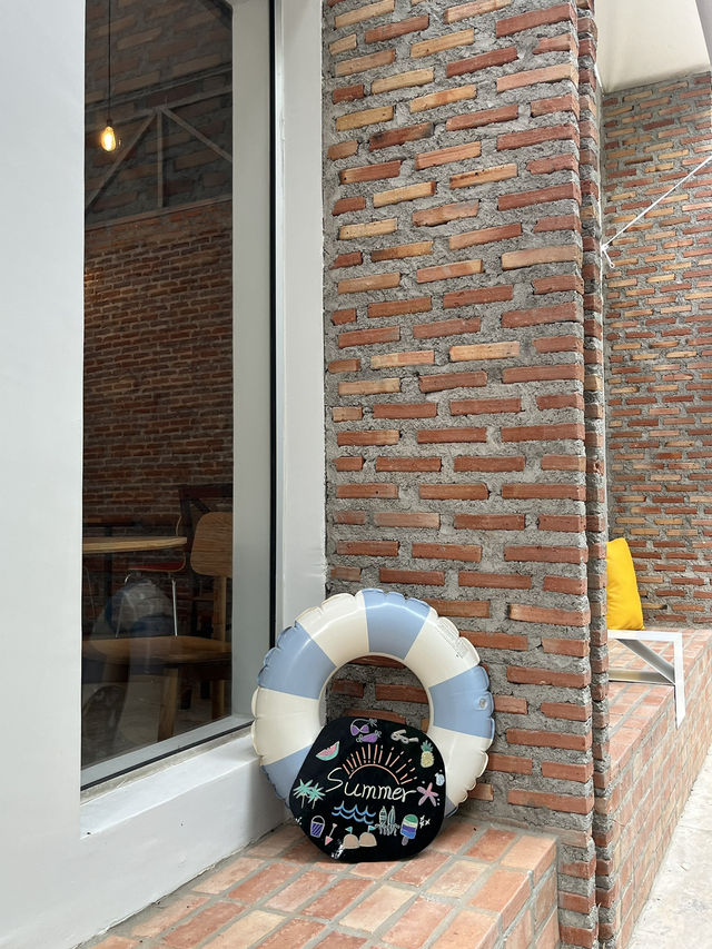 ☕️ TIN’N Café – Spacious, Stylish, and Sweet