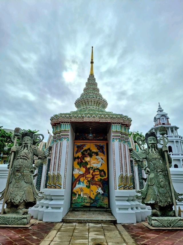 ชมวัดพระเชตุพนและพระราชวังสราญรมย์✨️
