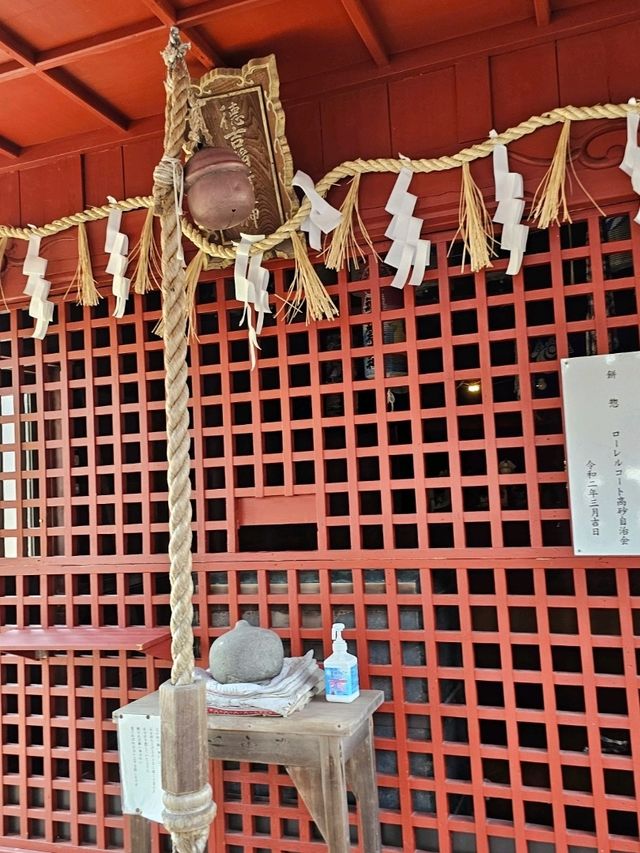 舉起石頭願望成真〔大垣市 德吉稻荷神社〕