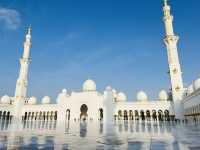 Grace in White: A Visit to Sheikh Zayed Grand Mosque