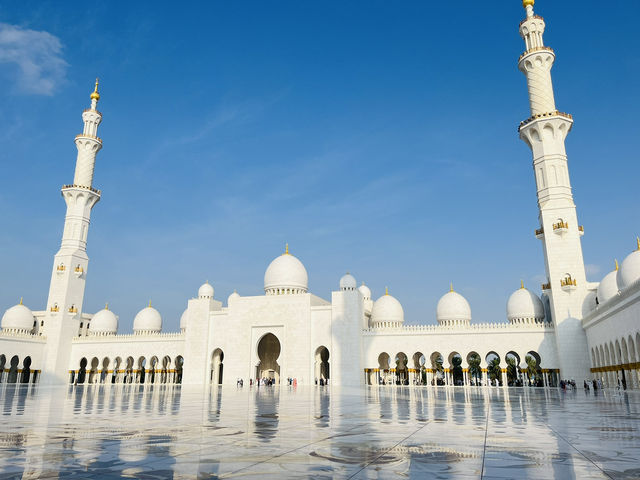 Grace in White: A Visit to Sheikh Zayed Grand Mosque