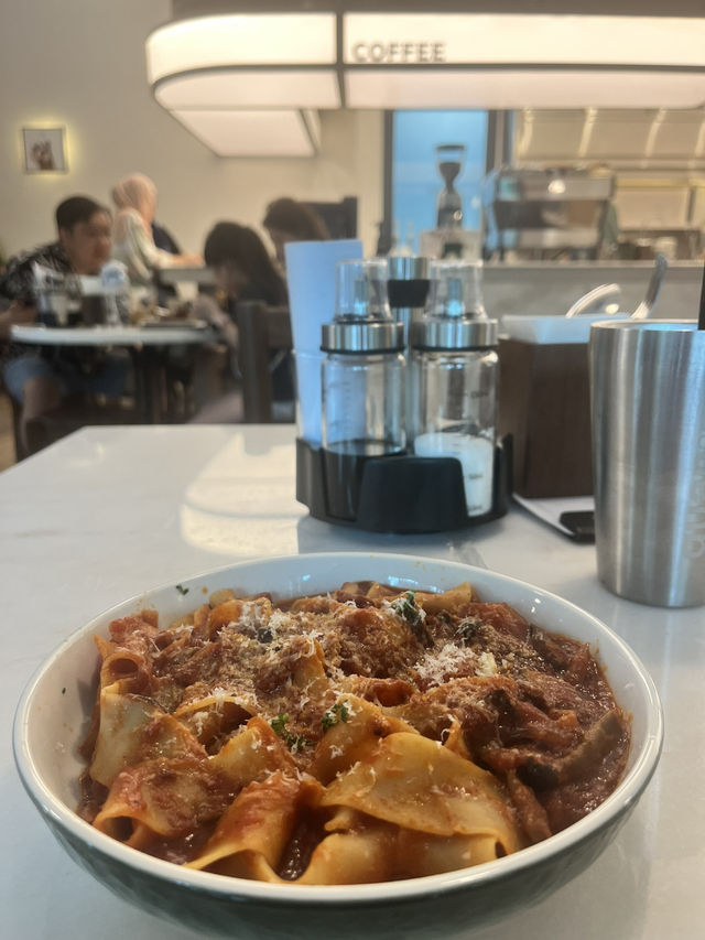 A First Taste at Guan’s Café – Where Tradition Meets Modern Comfort