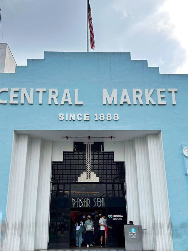 Central Market KL: Where Culture, Crafts & Souvenirs Collide!