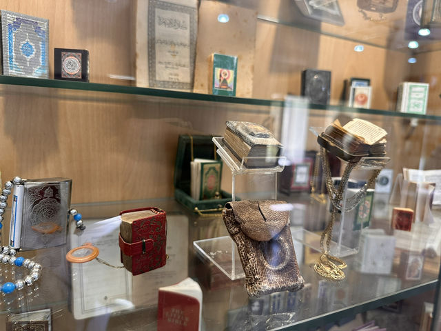 【Museum of Miniature Books／ミニチュア本博物館｜バクー旧市街の“掌サイズ世界一周”】