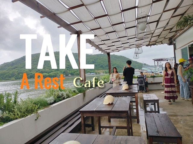Take A Rest คาเฟ่ริมทะเล จันทบุรี