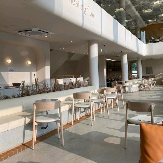 Floating Flow Cafe
