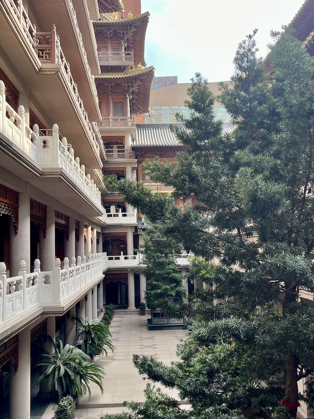  Jing’an Temple (静安寺) วัดใจกลางมหานครเซี่ยงไฮ้ 🛕