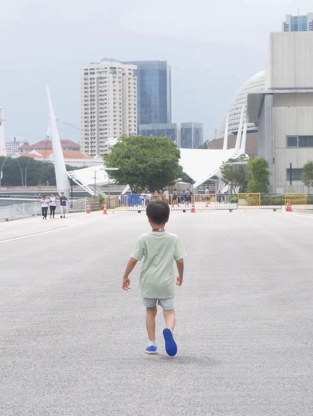 เดินเล่นรอบๆอ่าว marina bay กันเถอะ