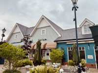 Designer Deals in a Charming Setting