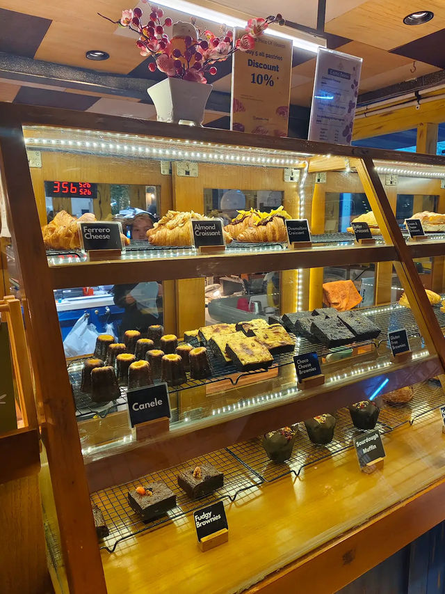 Espresso, Atmosphere, and Antique Vibes, Giyanti Delivers