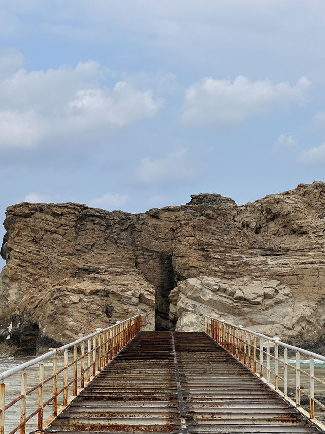 Cleopatra’s Lie-Lit Spring: Where Pharaohs Never Bathed (But your Sunscreen Oil Does)