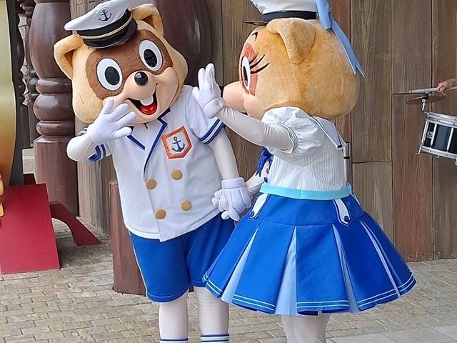 釜山樂天世界是韓國最新、超夢幻的主題樂園，TOMY一家來訪完全被童話般的氛圍迷住！