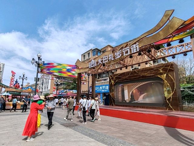 Urumqi Grand Bazaar Pedestrian Street: A Visual Feast