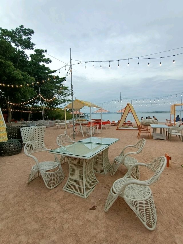 คาเฟ่บนชายหาดส่วนตัว