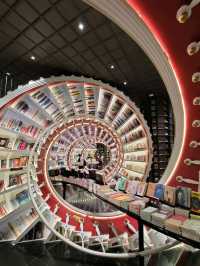 Beyond the Pages: Why Zhongshuge Captivates Readers and Travelers Alike