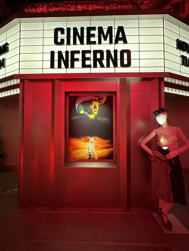 Maison Margiela「Cinema Inferno」｜アート×ファッション×劇場の異次元体験