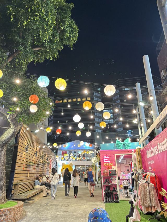 Yizhong Street Night Market – ไนท์มาร์เก็ตวัยรุ่น Yizhong Street Night Market – ไนท์มาร์เก็ตวัยรุ่น