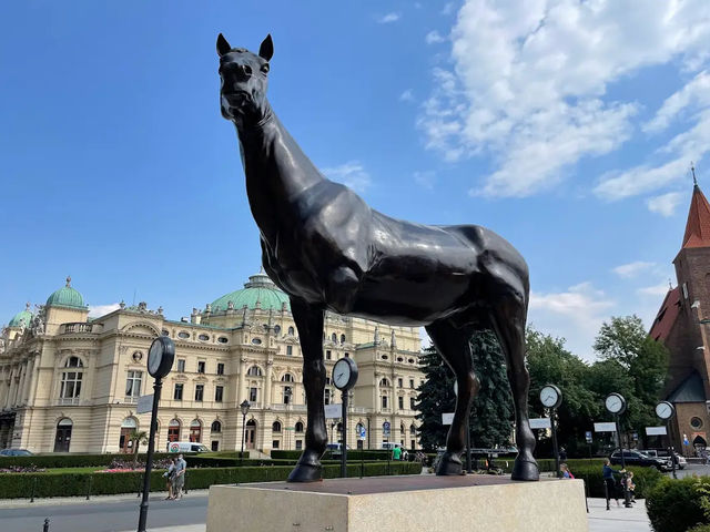 【宮殿のような劇場で芸術に浸る】スウォヴァツキ劇場🎭🏰