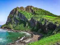 성산일출봉 – 제주의 새벽을 깨우는 붉은 무대