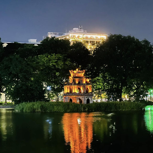 🐢✨ Hoàn Kiếm Lake – หัวใจของฮานอย 