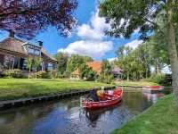 Giethoorn: A Unique Boating Experience