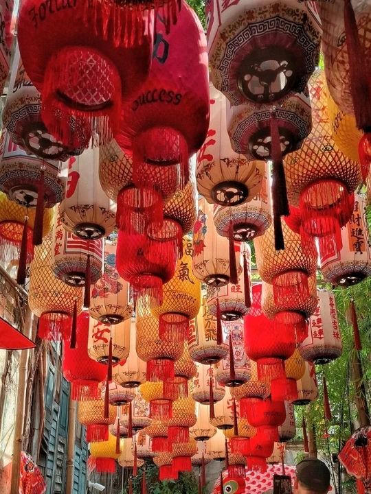 Chinatown ! this is what it's all about!stalls, knock offs, gadgets, suitcases and snacks! love the experience of this chinatown.