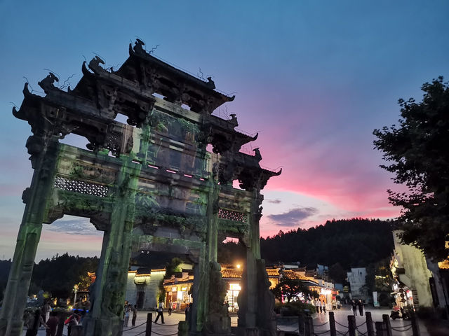 夕暮れ時が幻想的な世界遺産の村　西递村
