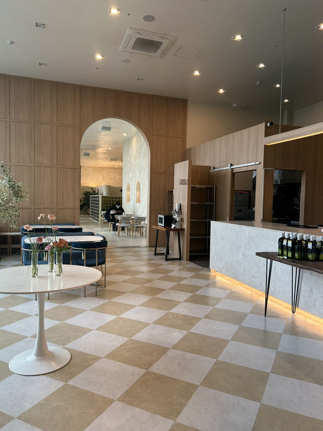 쾌적하고 넓은 브런치 카페💚 오후의 작은 여유