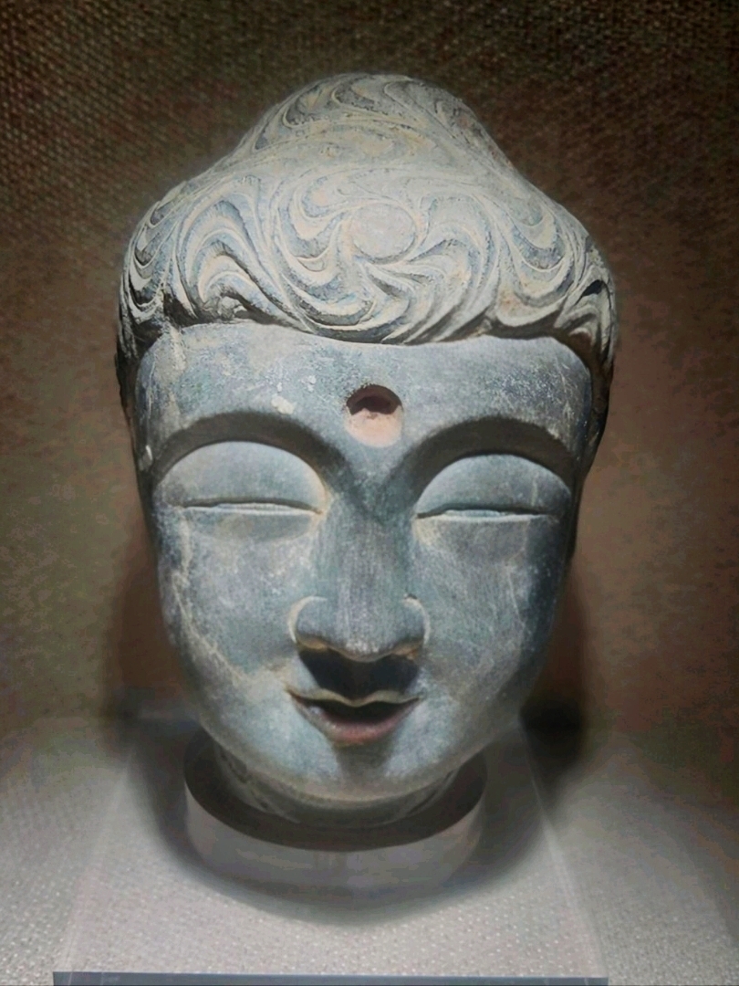 仏頭が語る歴史🪷。 | Trip.com 西安