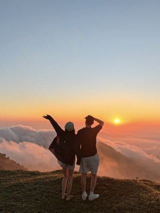 Chasing the most stunning sunrise Yangxi Longgao Mountain: Windmills, Clouds & Sea🌚