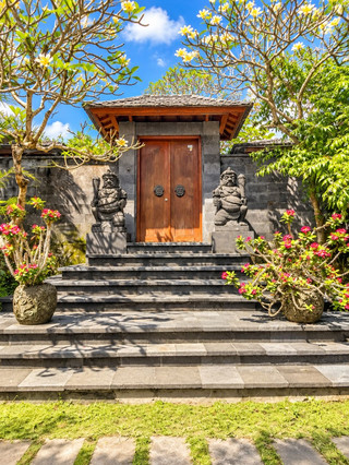 Pendakian saat matahari terbenam yang indah di Ubud