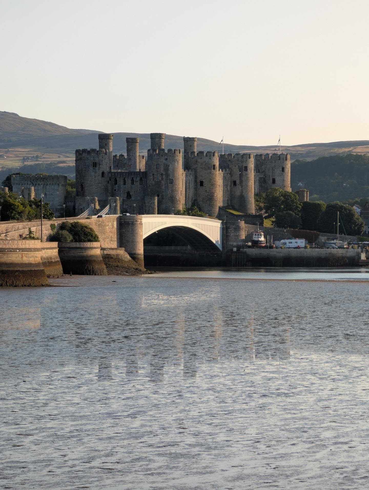 🏰 Conwy — A Medieval Story Etched in Stone 🏴✨