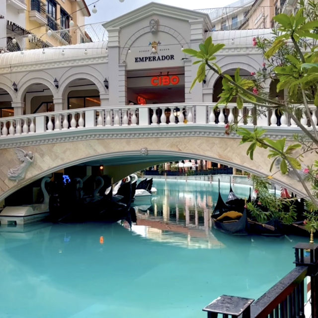 Would you believe me if I told you this is in a mall? 