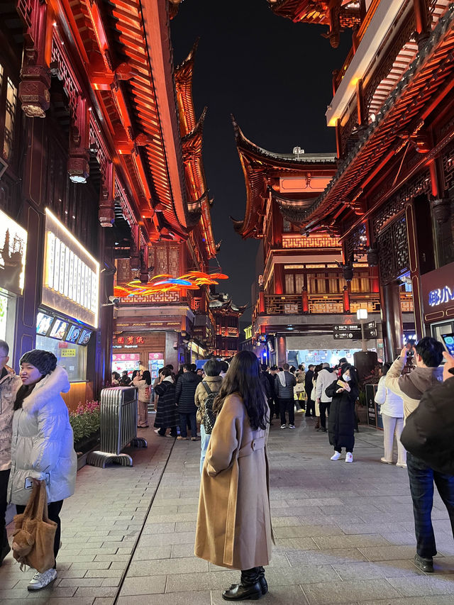 화려함의 극치, 빨간 조명으로 가득한 예원❤️