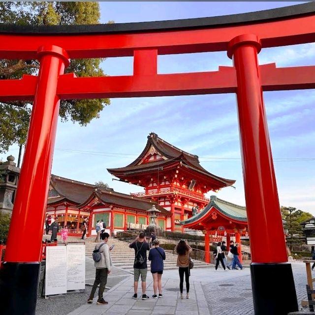 ⛩️伏見稻荷大社⛩️建於西元 711 年神社