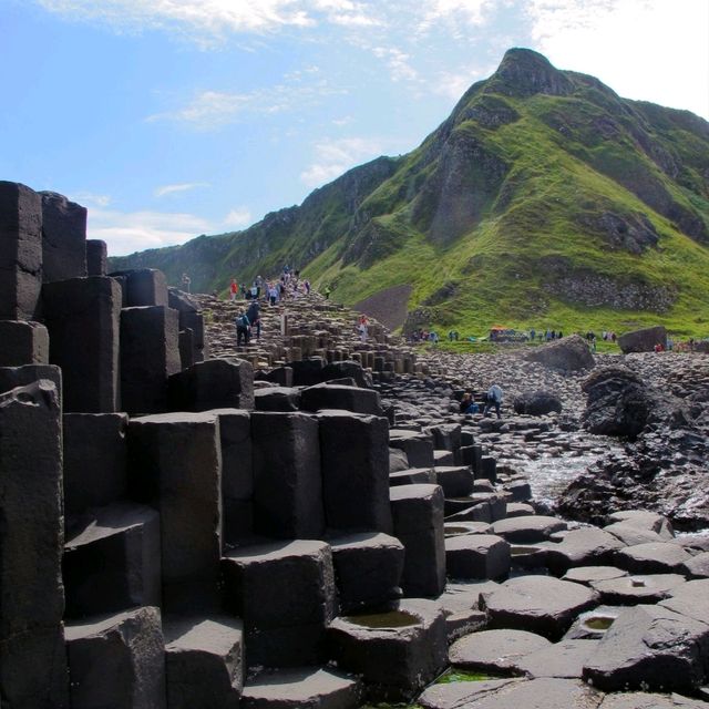 <巨人的戰鬥之路 - 巨人堤道 (Giant's Causeway)>