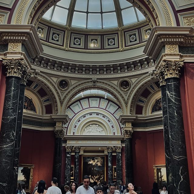 Canvas of Time: An Immersive Art Museum 