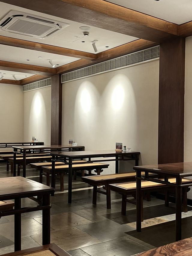 Hangzhou | Tasty vegetarian restaurant near Lei Feng Tower